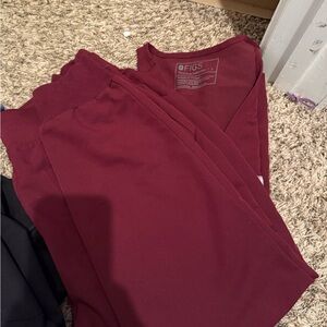 Figs Burgundy Scrub Set